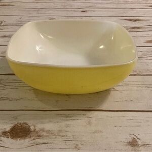 Vintage Pyrex 526B Yellow Square 2 1/2 Quart Serving Ovenware Casserole Dish